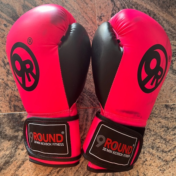 9 Round pink Women’s Boxing Gloves - Picture 1 of 4